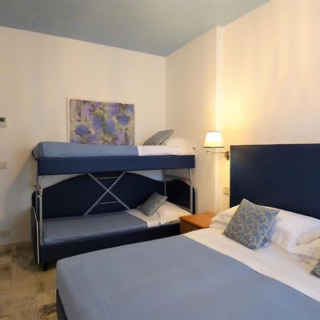 Hotel Giulio Cesare Cinquale Bagian luar foto