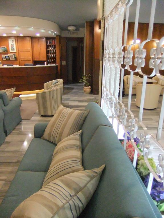 Hotel Giulio Cesare Cinquale Bagian luar foto