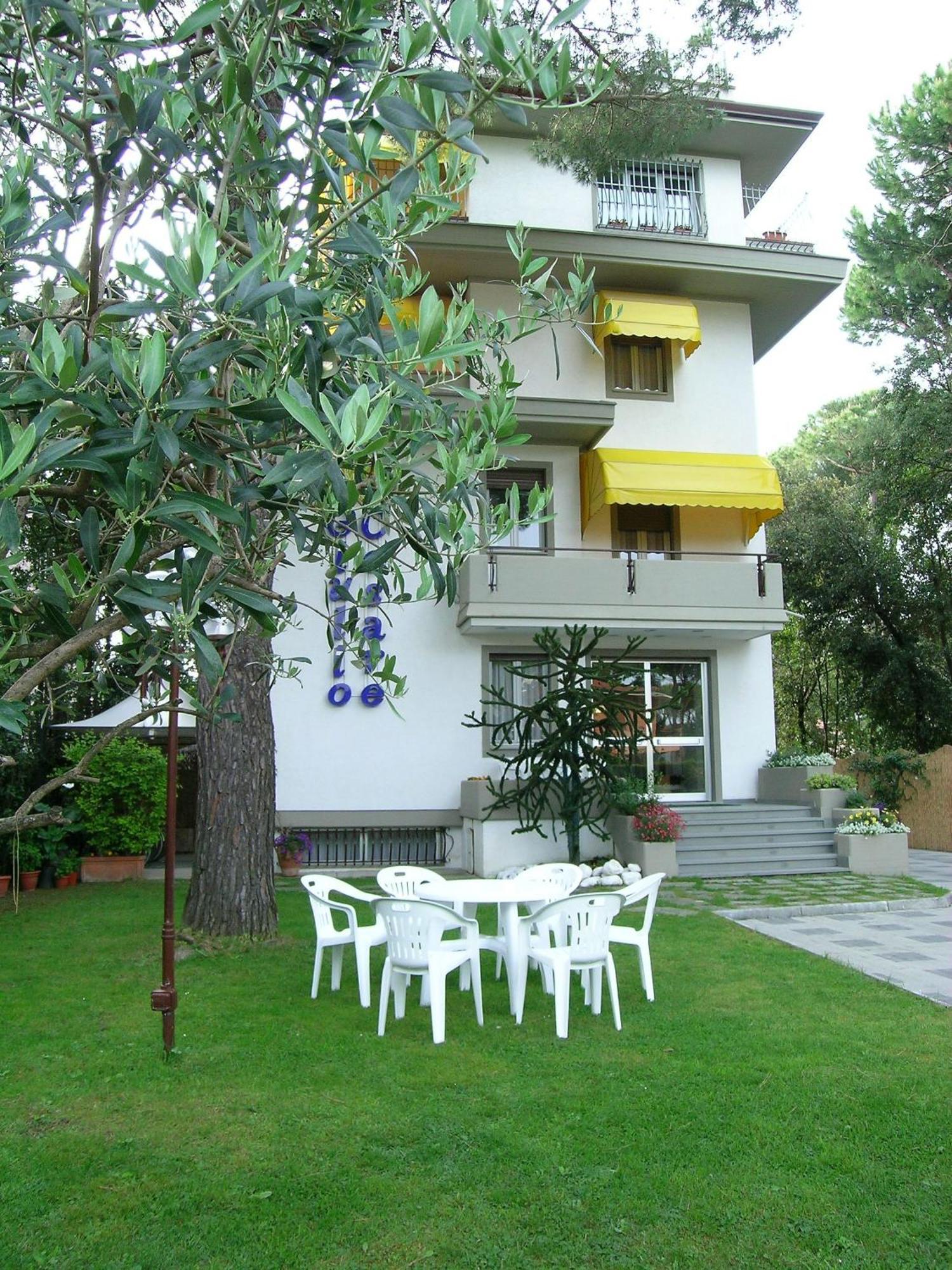 Hotel Giulio Cesare Cinquale Bagian luar foto