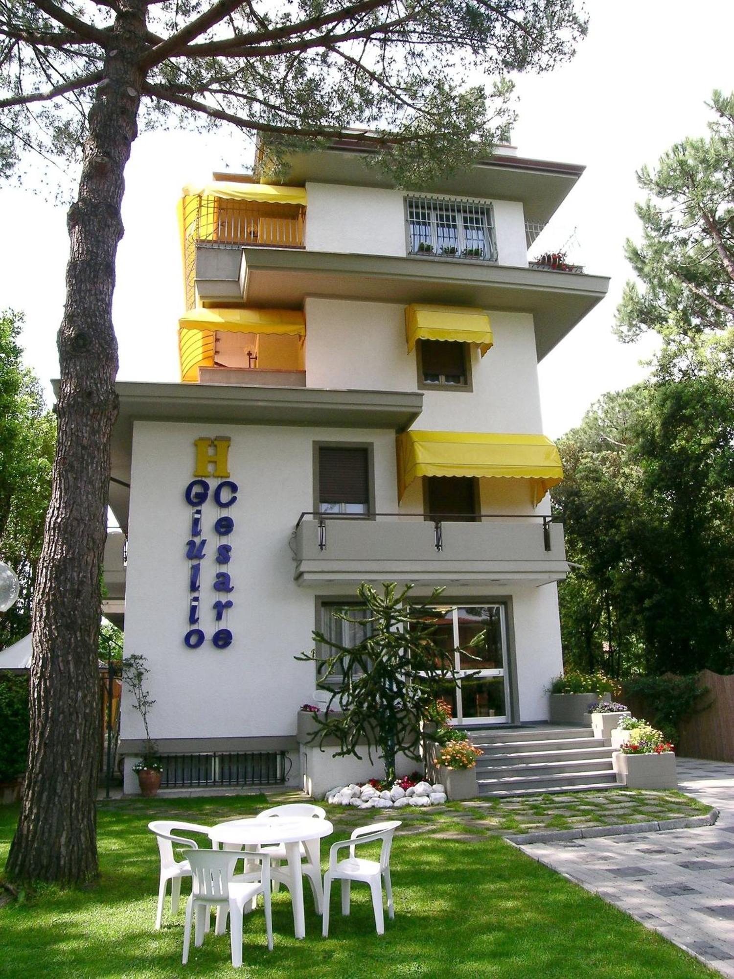Hotel Giulio Cesare Cinquale Bagian luar foto
