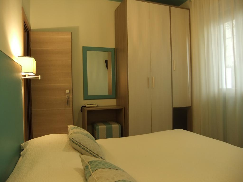 Hotel Giulio Cesare Cinquale Bagian luar foto