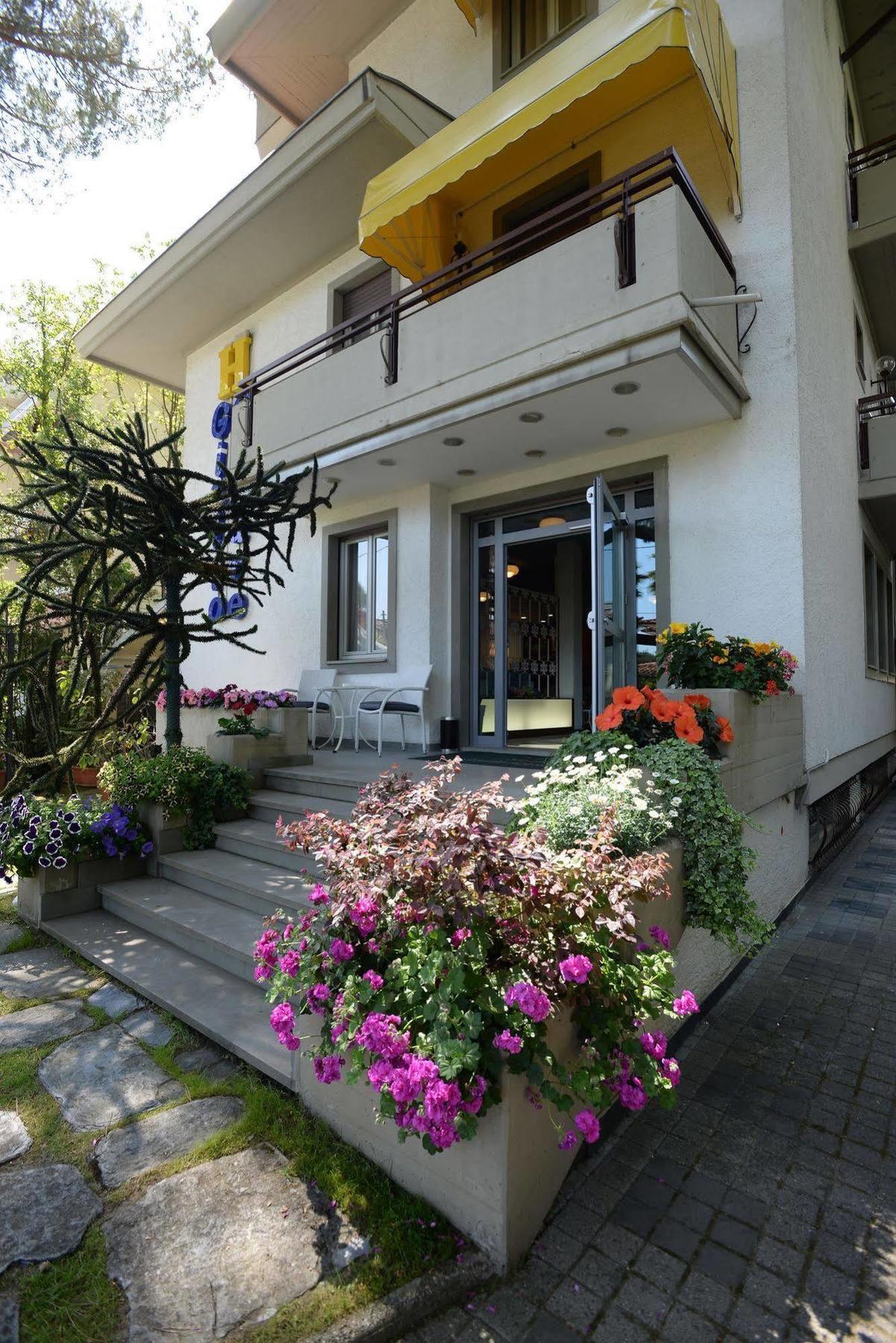 Hotel Giulio Cesare Cinquale Bagian luar foto